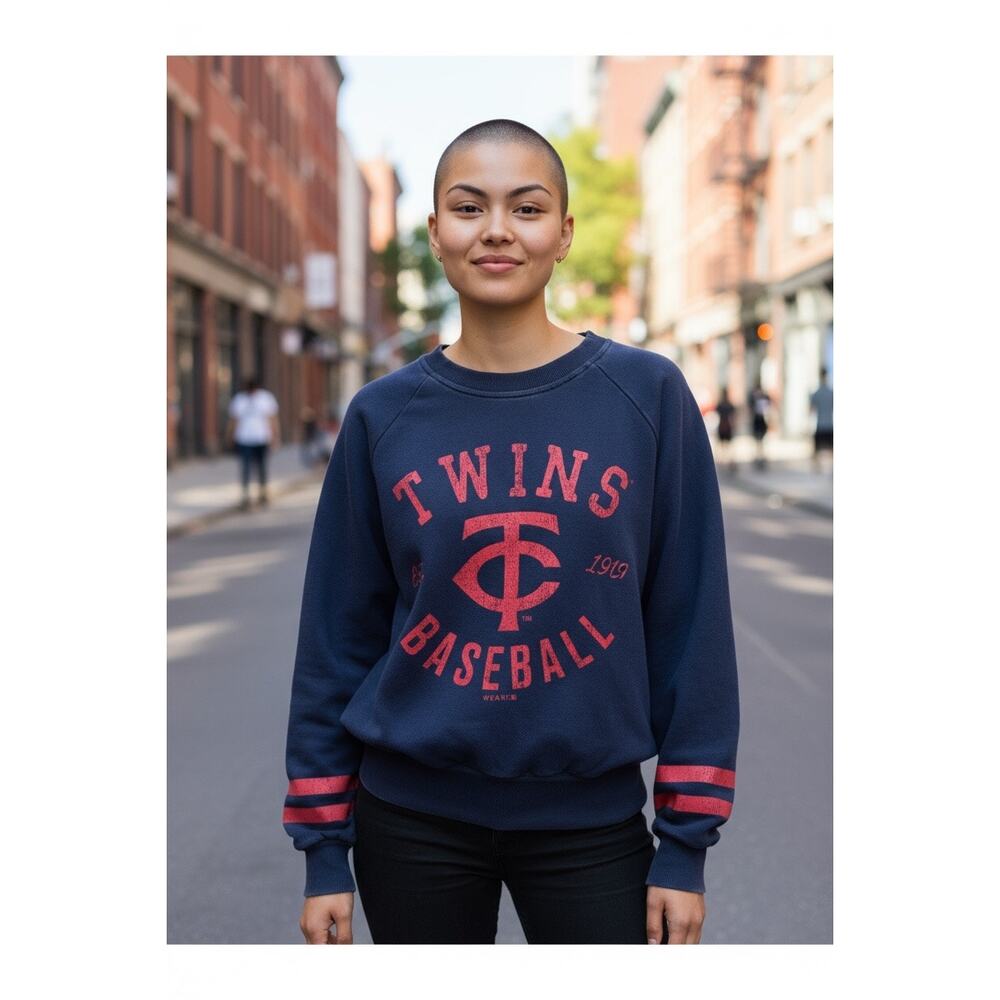 WEAR by Erin Andrews Women's Minnesota Twins Cropped Pullover Sweatshirt Size M